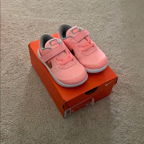 Nike Other - 💥HOST PICK💥 Toddler Baby Nike Sneakers 5/6c